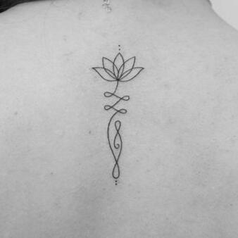 Kysen Carter's lotus flower tattoo.